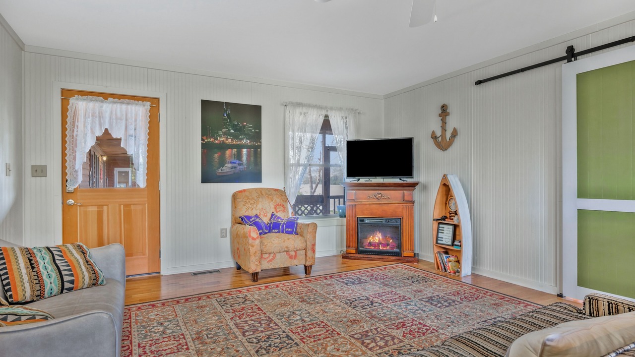 Photo of Livingroom in Ashland City