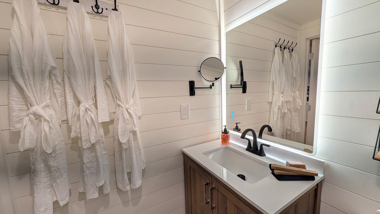 Photo of Bathroom in Kodak