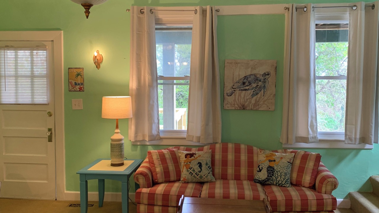 Photo of Livingroom in Willoughby Spit