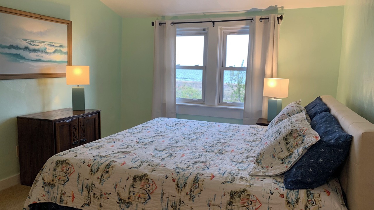 Photo of Bedroom in Willoughby Spit