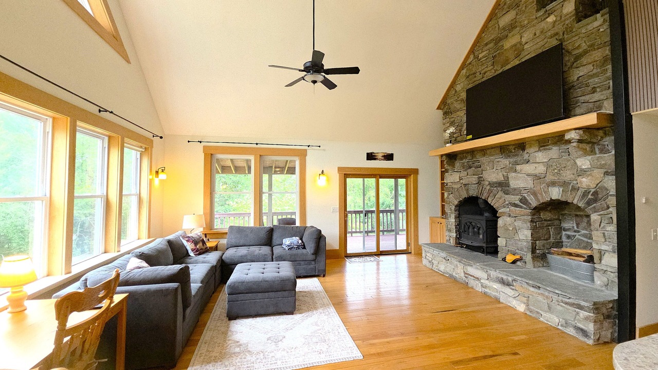 Photo of Livingroom in Floyd