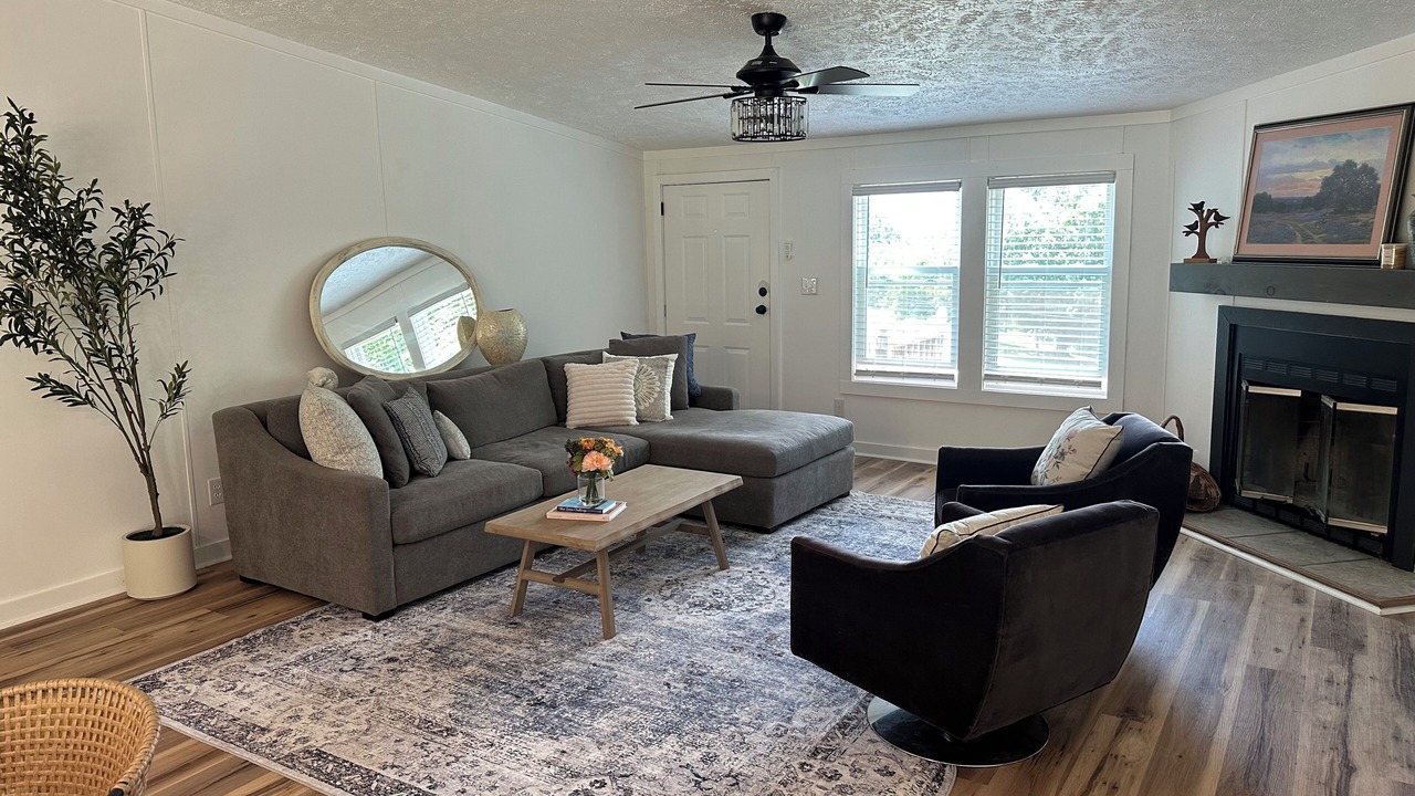 Photo of Livingroom in Gallatin