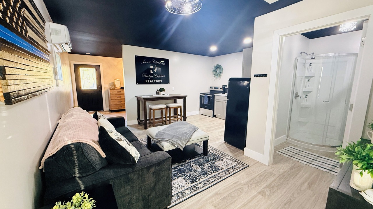 Photo of Livingroom in Greensburg