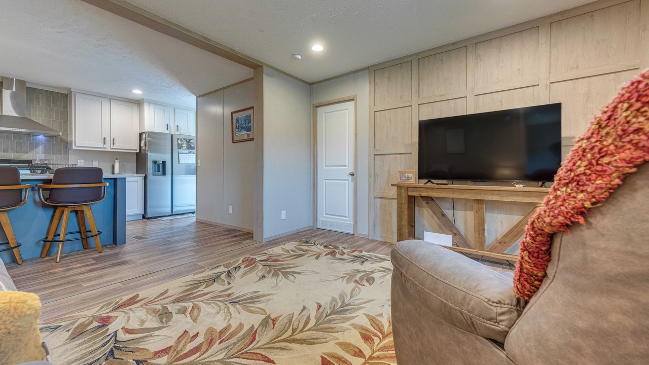 Photo of Livingroom in Scottsburg