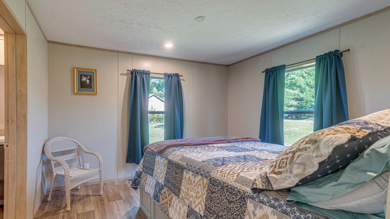 Photo of Bedroom in Scottsburg