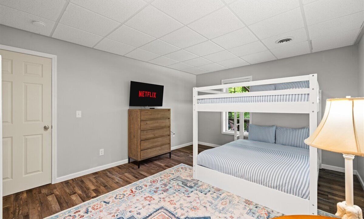Photo of Bedroom in Leasburg