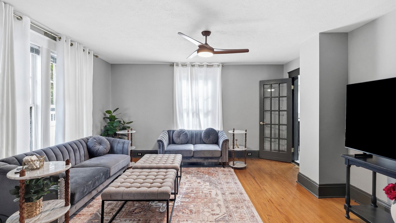 Photo of Livingroom in Farmville