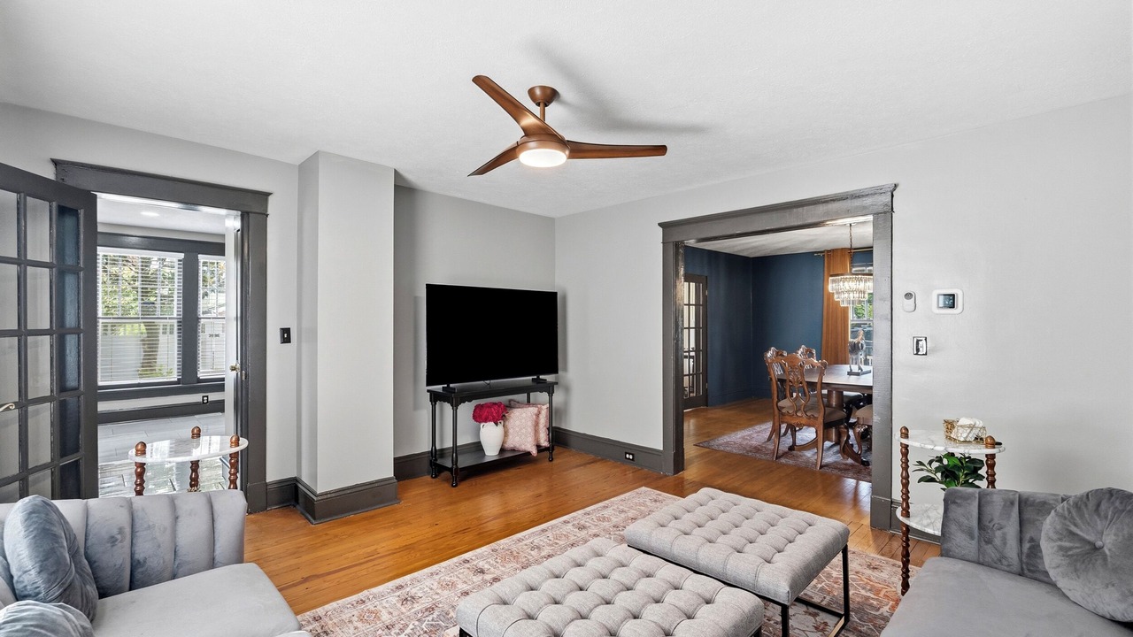 Photo of Livingroom in Farmville