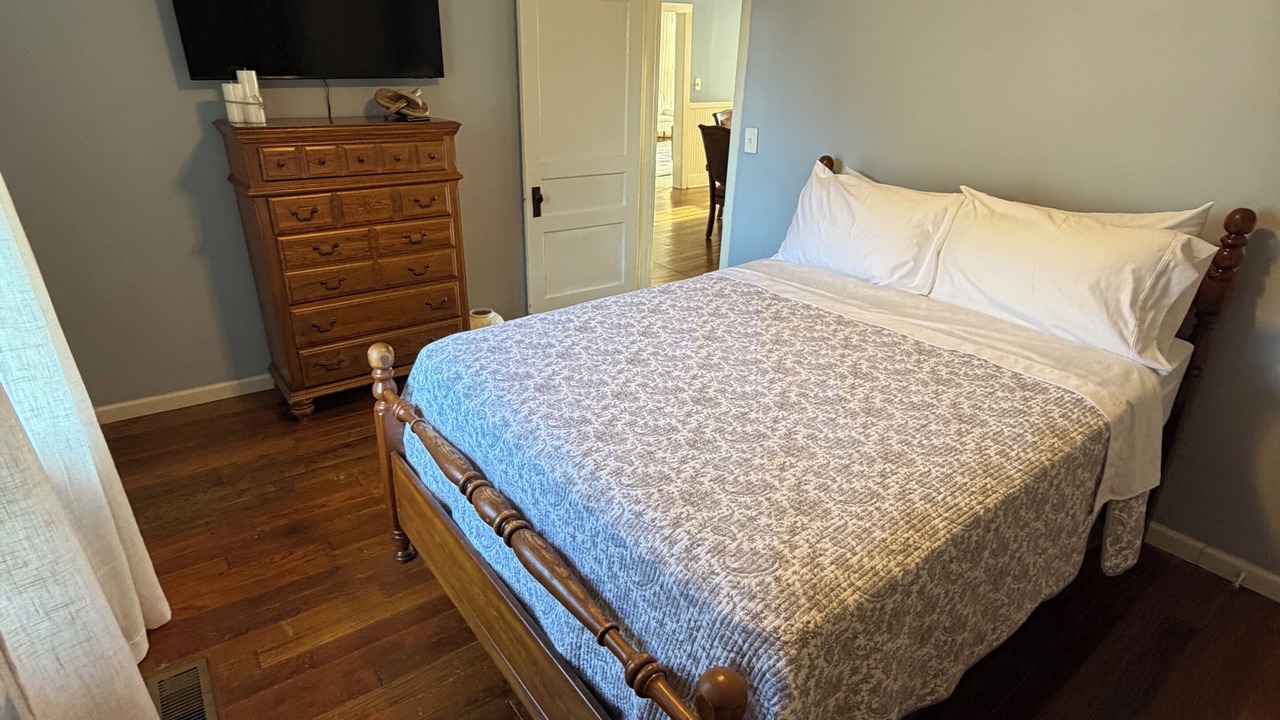 Photo of Bedroom in Russellville