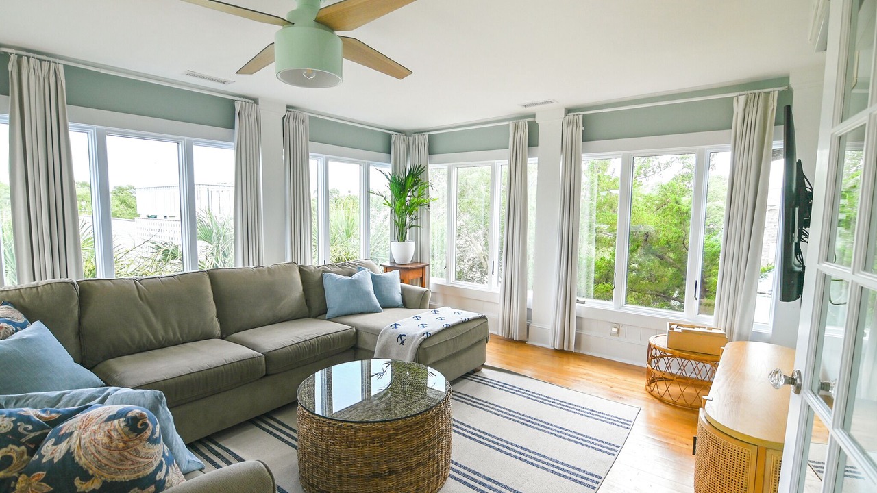 Photo of Livingroom in South Harbor Island