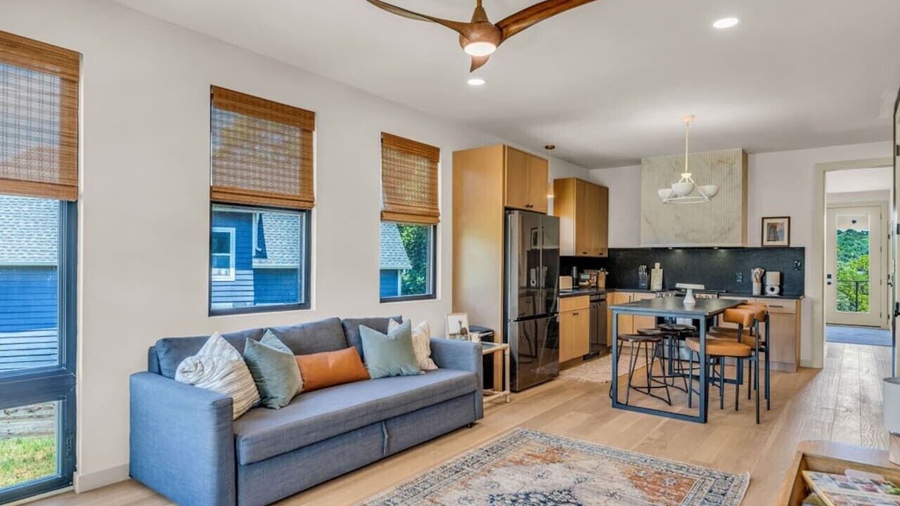 Photo of Livingroom in Knoxville