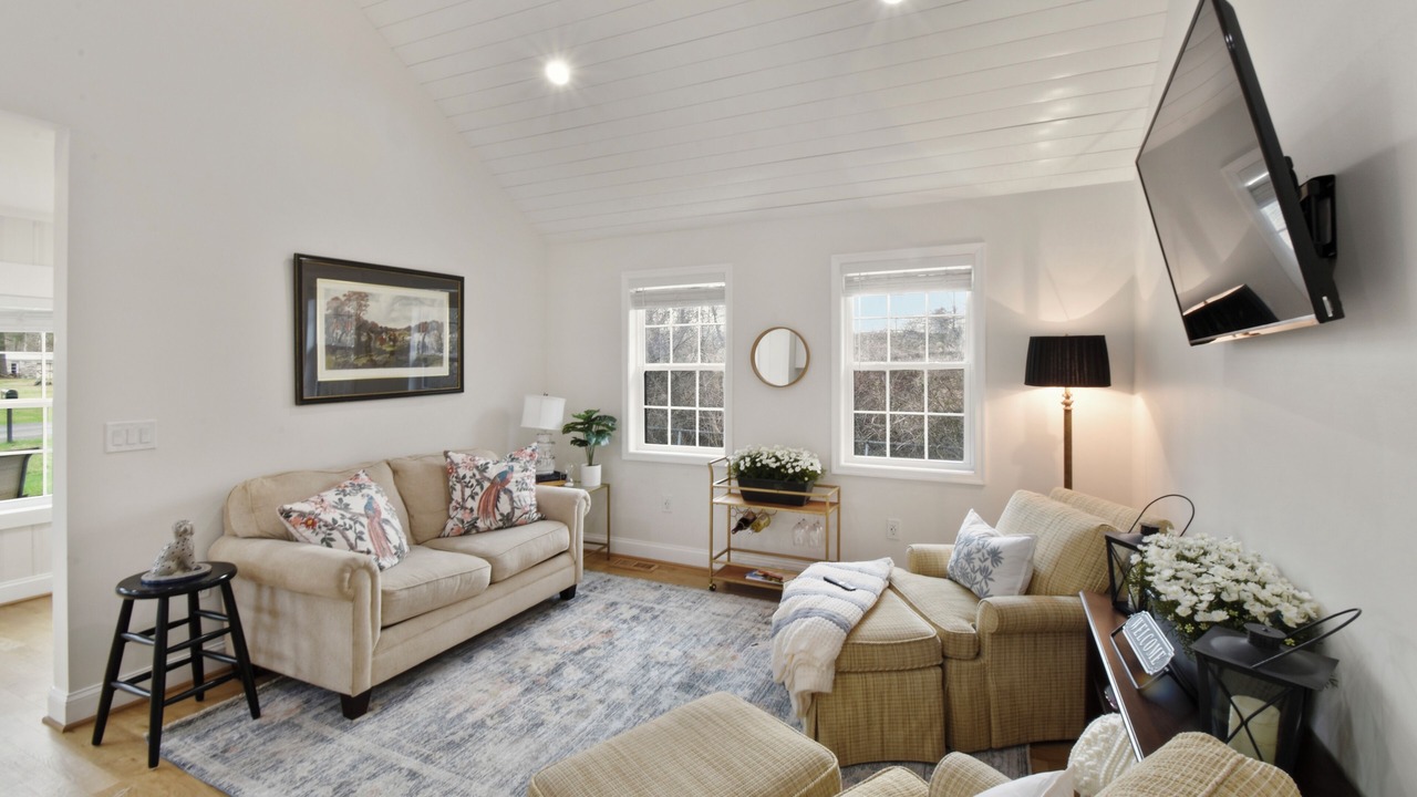 Photo of Livingroom in Upperville