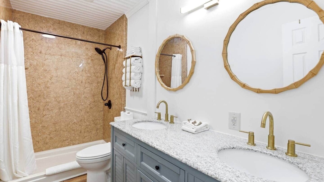 Photo of Bathroom in Silver Lake