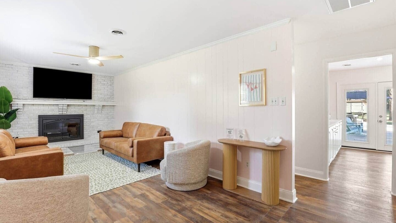 Photo of Livingroom in Silver Lake