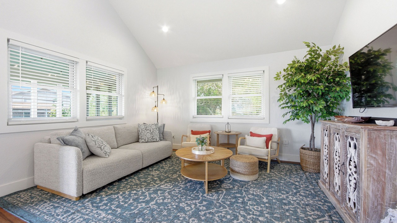Photo of Livingroom in Wind Over Waves