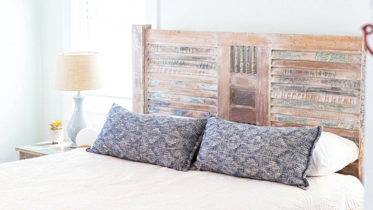 Photo of Bedroom in Wind Over Waves