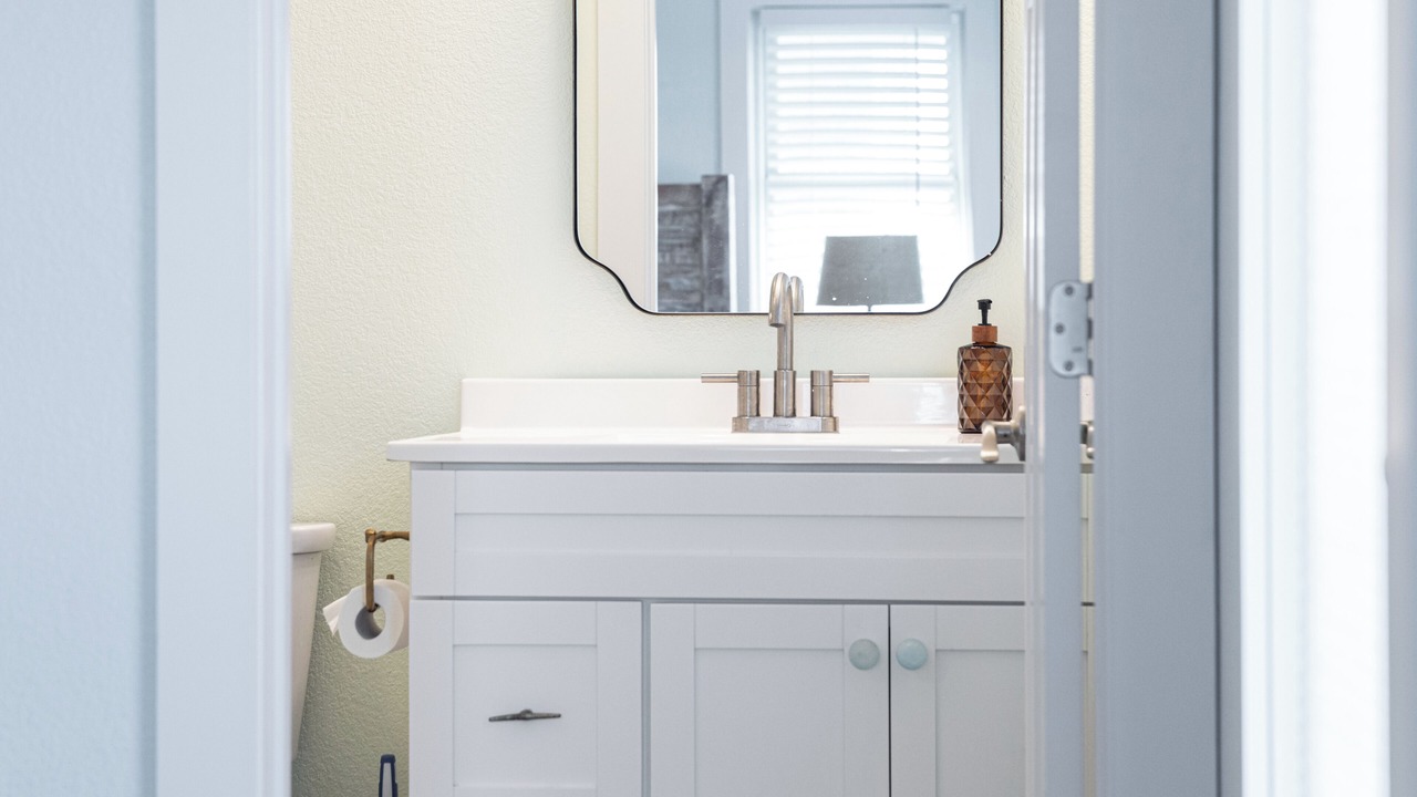 Photo of Bathroom in Wind Over Waves