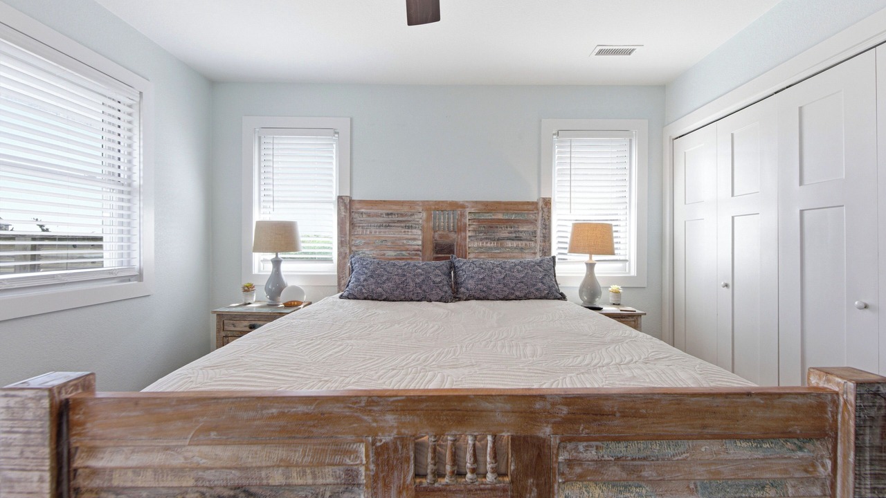 Photo of Bedroom in Wind Over Waves