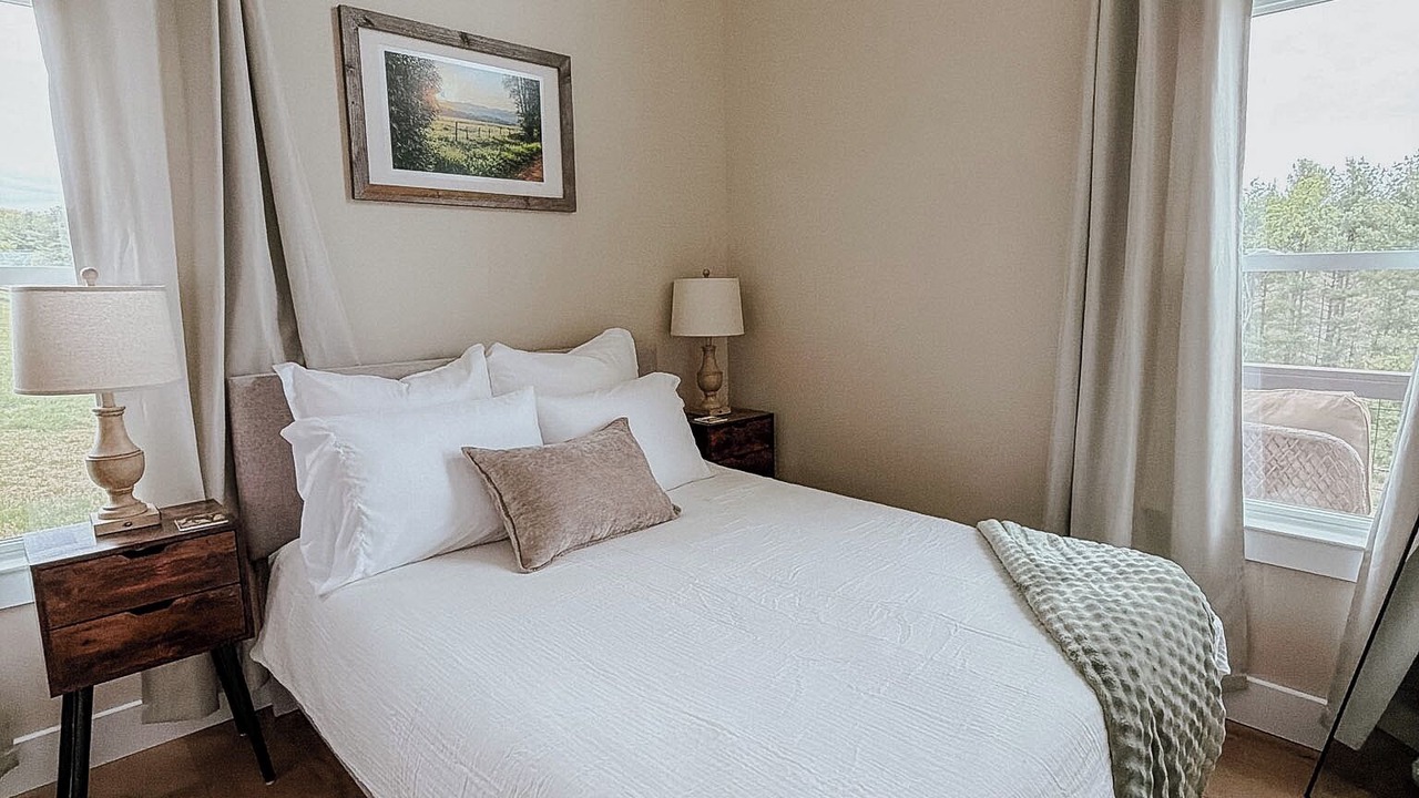 Photo of Bedroom in Court House