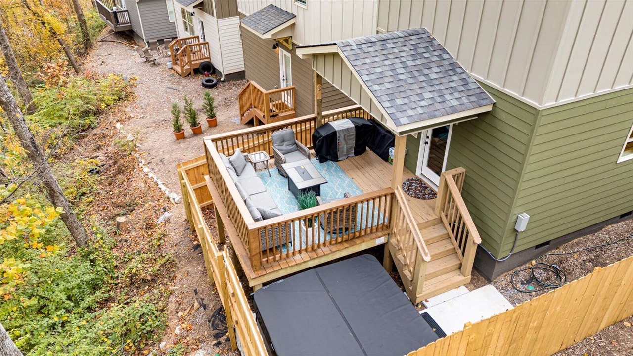Photo of Patio Balcony in Lookout Valley Neighborhood Association