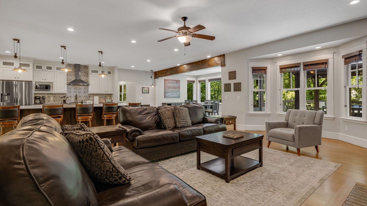 Photo of Livingroom in Saluda