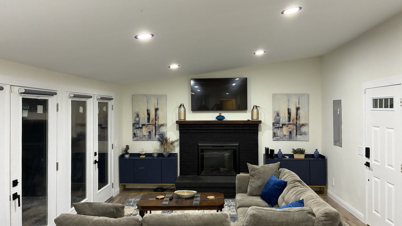 Photo of Livingroom in Roxboro