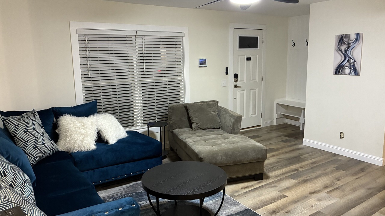Photo of Livingroom in Roxboro