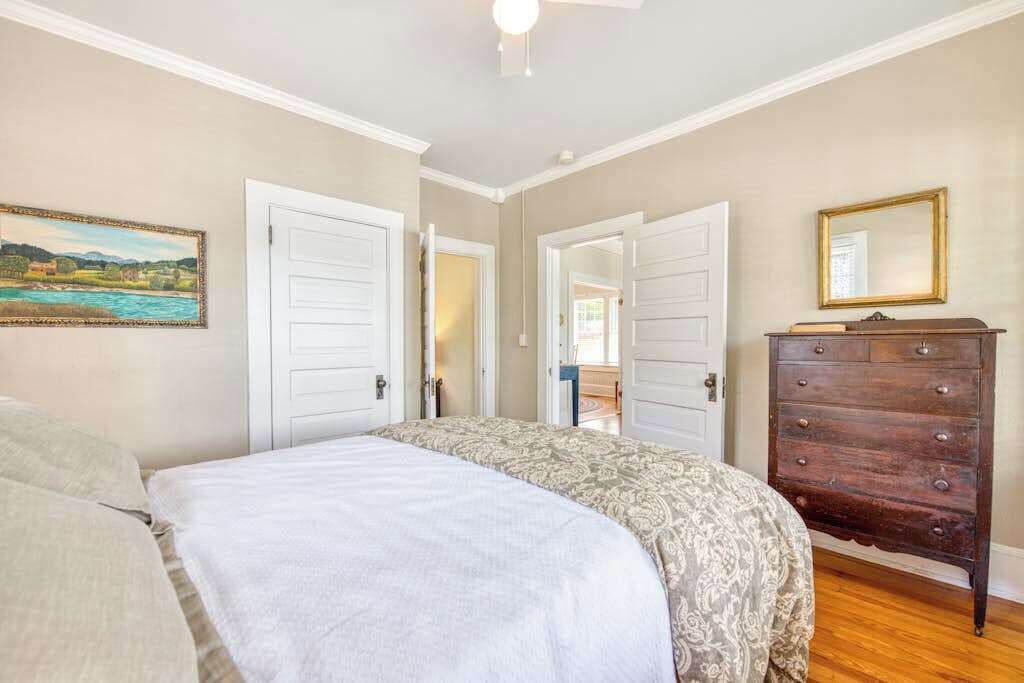 Photo of Bedroom in Lake Junaluska