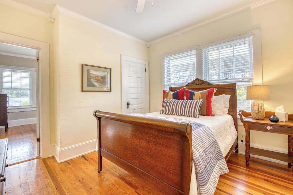 Photo of Bedroom in Lake Junaluska