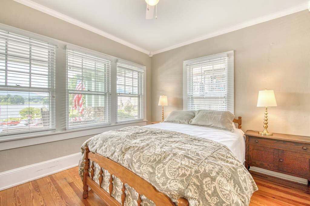 Photo of Bedroom in Lake Junaluska
