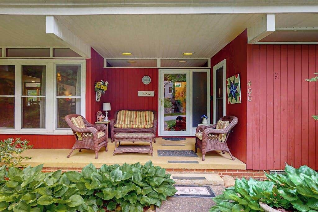 Photo of Patio Balcony in Lake Junaluska