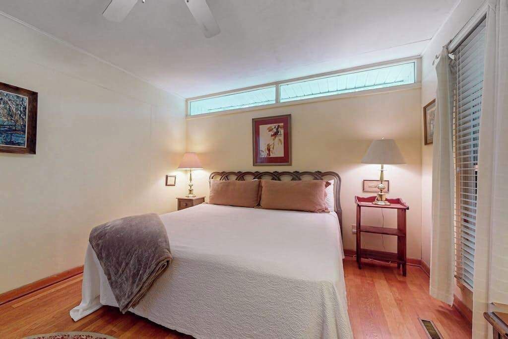 Photo of Bedroom in Lake Junaluska