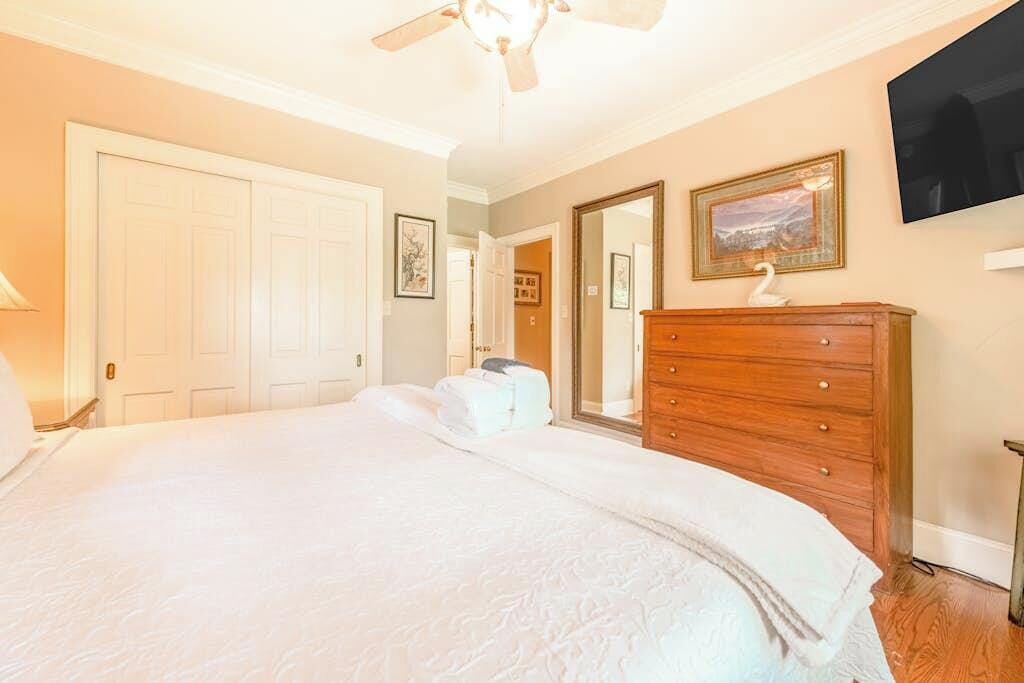 Photo of Bedroom in Lake Junaluska