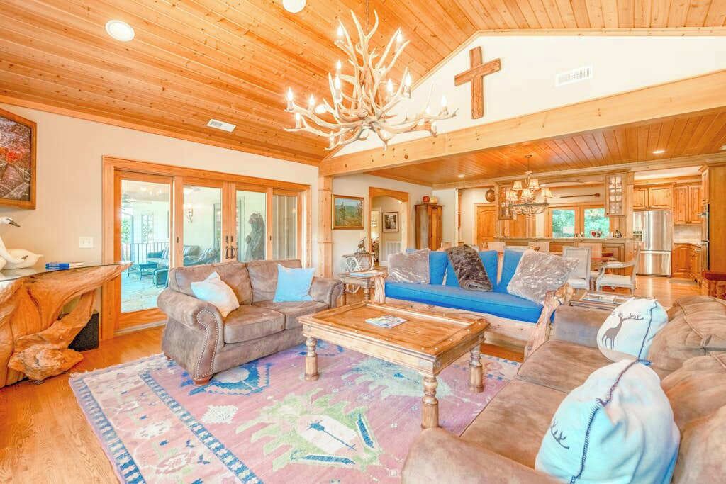 Photo of Livingroom in Lake Junaluska