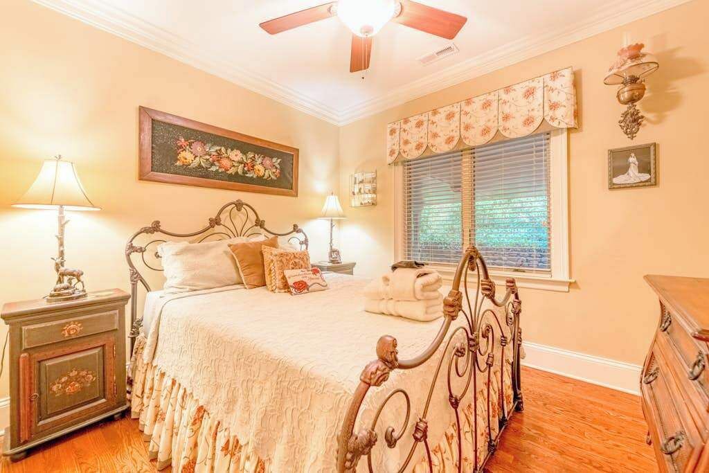 Photo of Bedroom in Lake Junaluska