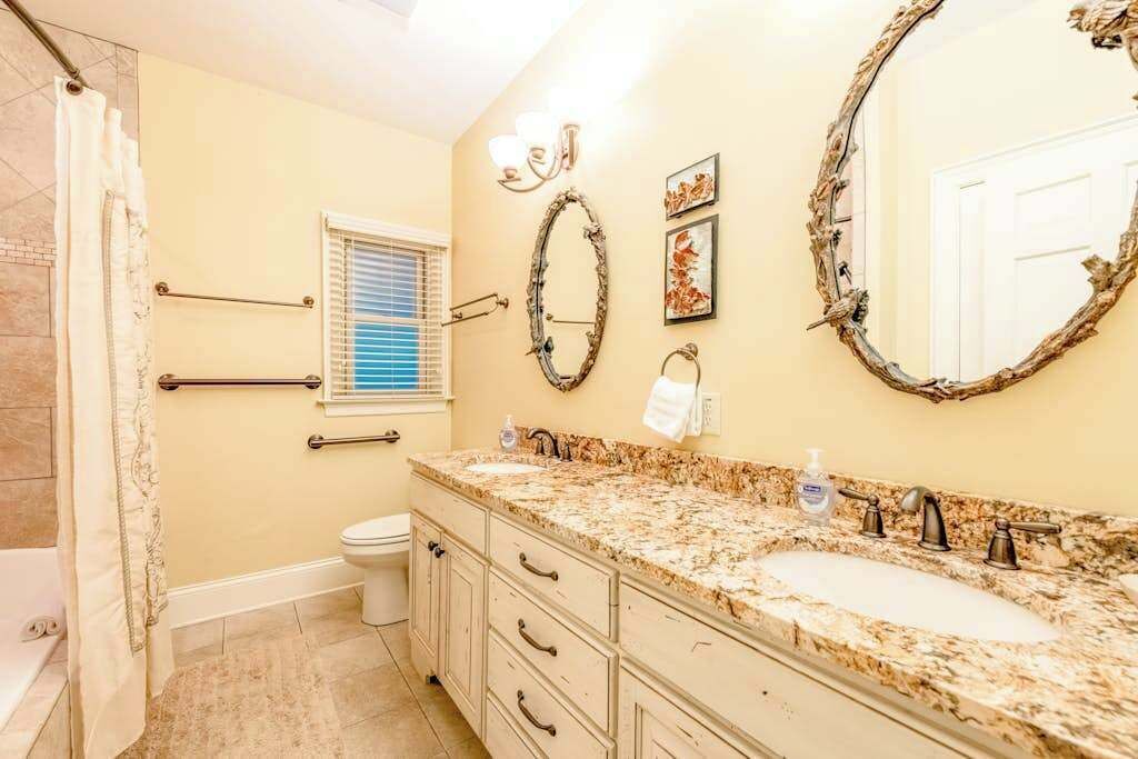 Photo of Bathroom in Lake Junaluska