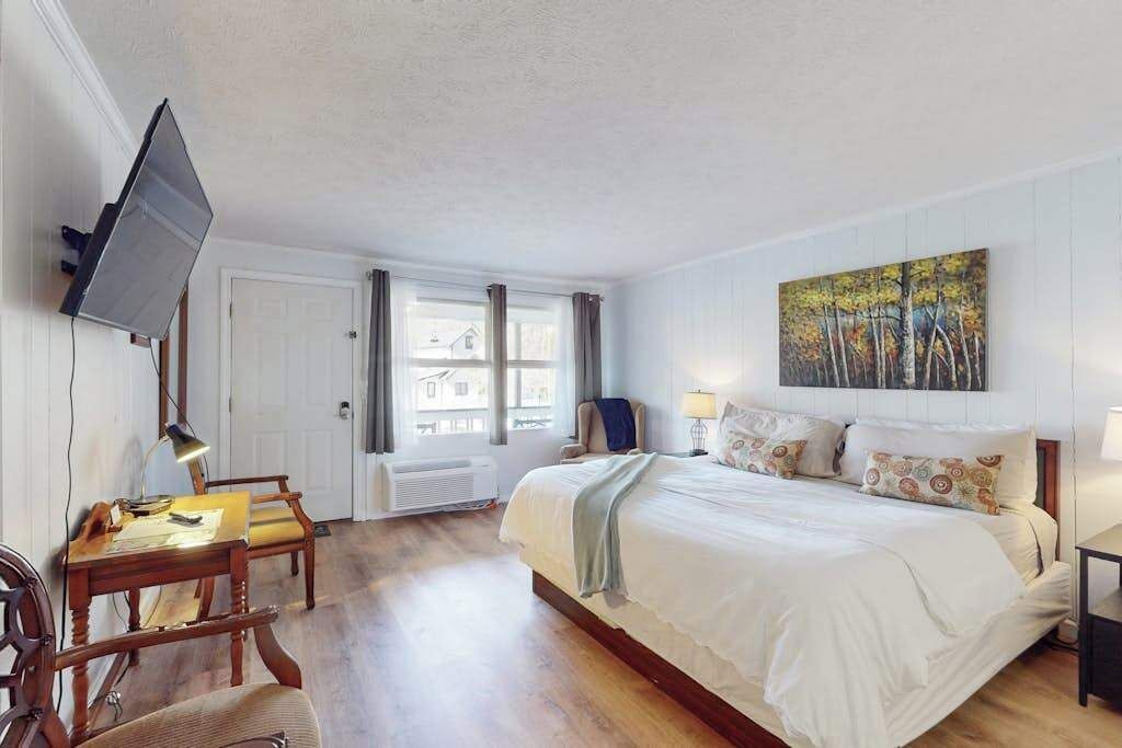 Photo of Bedroom in Flat Rock