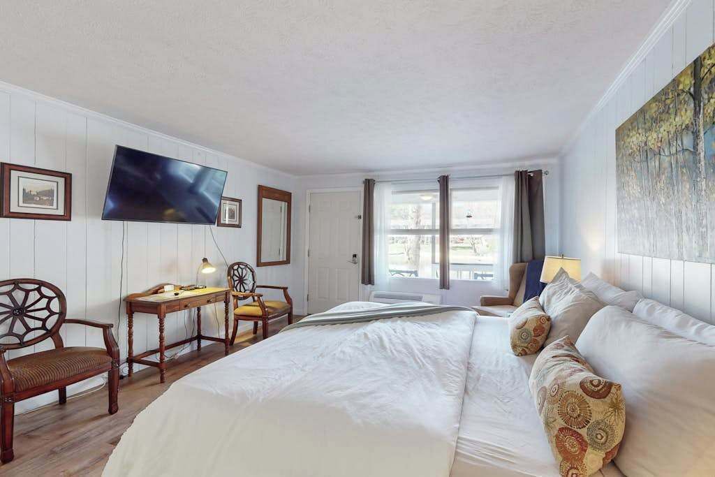 Photo of Bedroom in Flat Rock