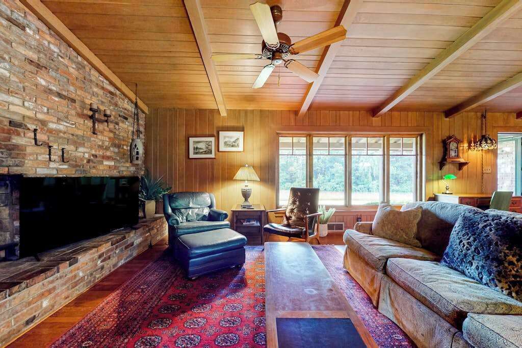 Photo of Livingroom in Flat Rock