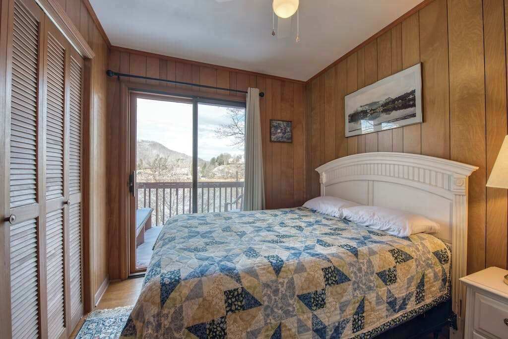 Photo of Bedroom in Lake Junaluska