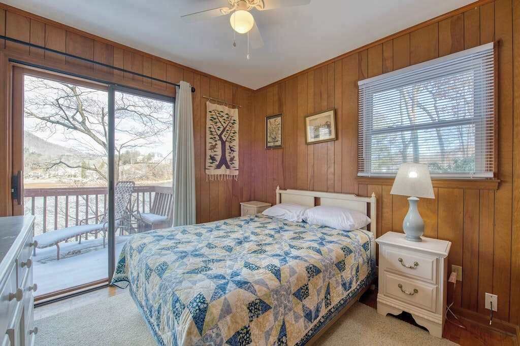 Photo of Bedroom in Lake Junaluska