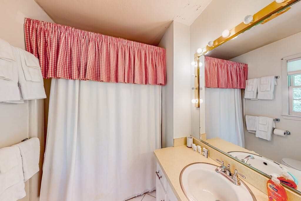 Photo of Bathroom in Lake Sequoyah