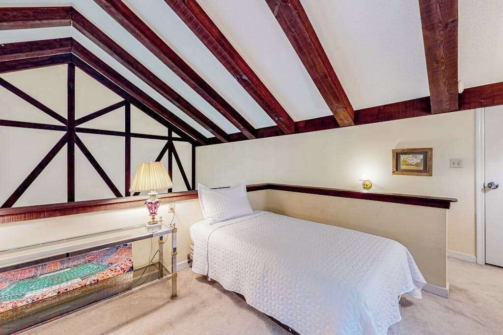 Photo of Bedroom in Lake Sequoyah