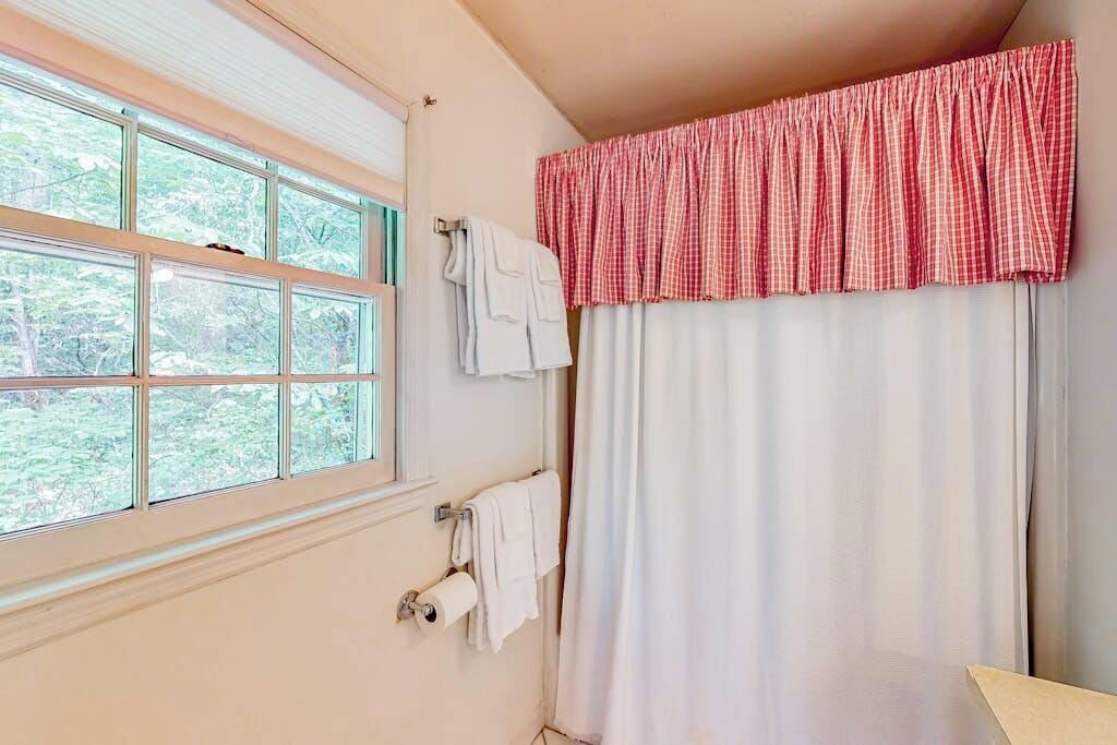 Photo of Bathroom in Lake Sequoyah