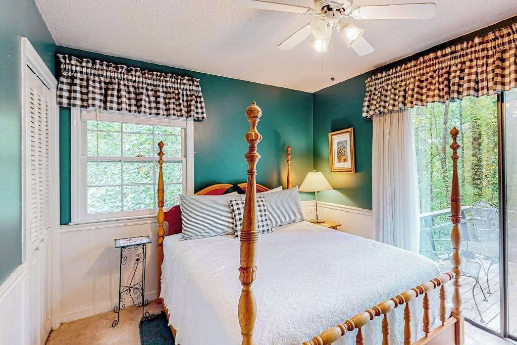 Photo of Bedroom in Lake Sequoyah