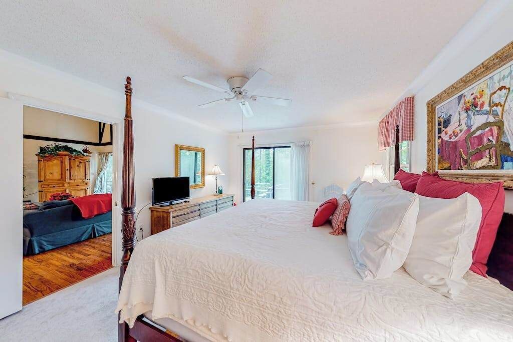 Photo of Bedroom in Lake Sequoyah