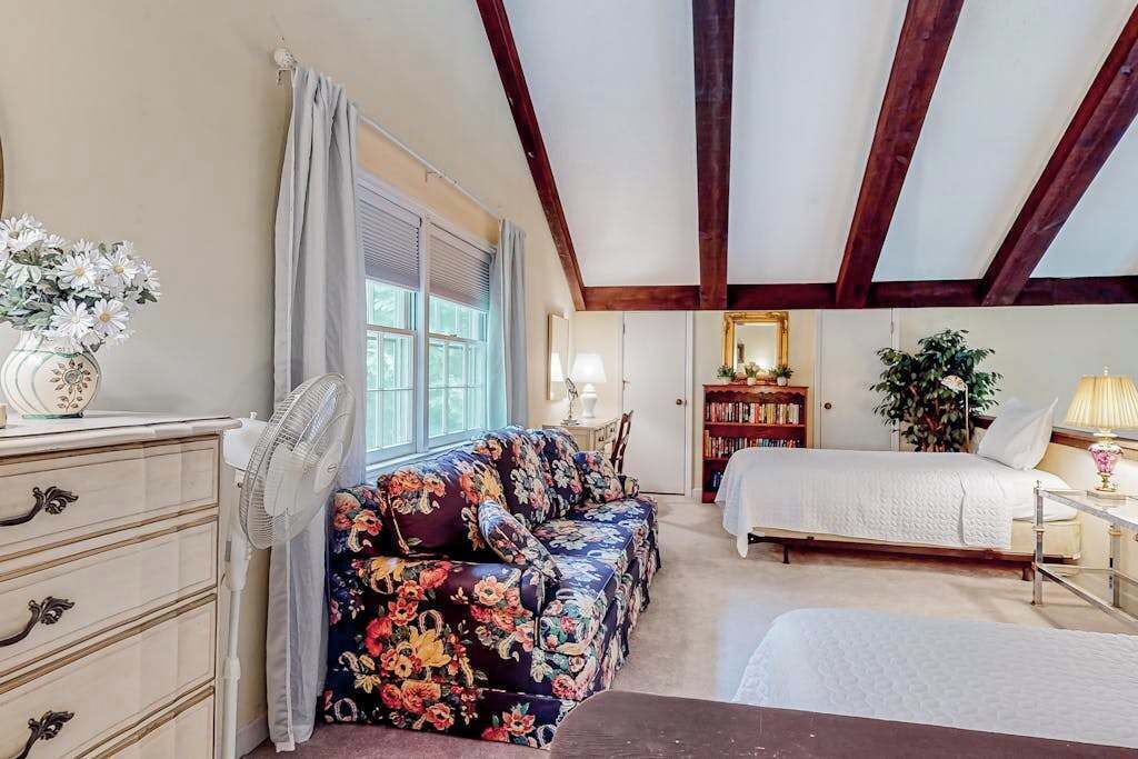 Photo of Bedroom in Lake Sequoyah