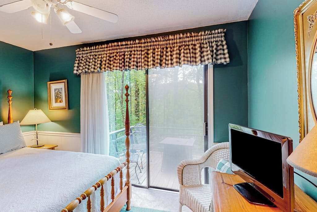 Photo of Bedroom in Lake Sequoyah