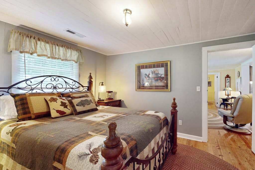 Photo of Bedroom in Horse Shoe