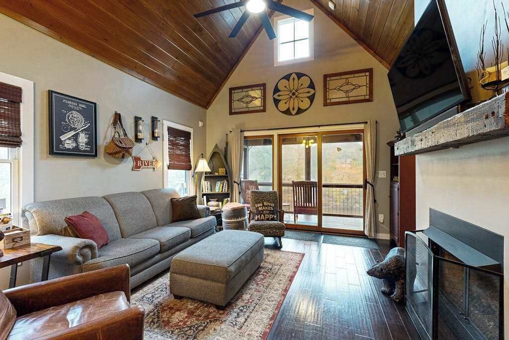 Photo of Livingroom in Cullowhee